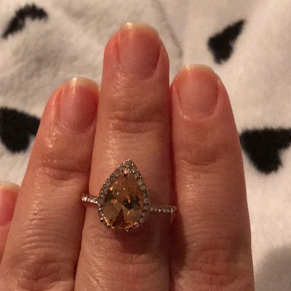 Women’s engagement wedding birthday ring - Picture 8 of 8